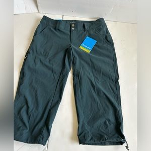 NWT Columbia women knee pants size 4
Saturday Trail